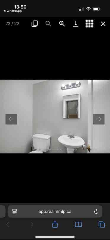 Looking for 2 roommates girls