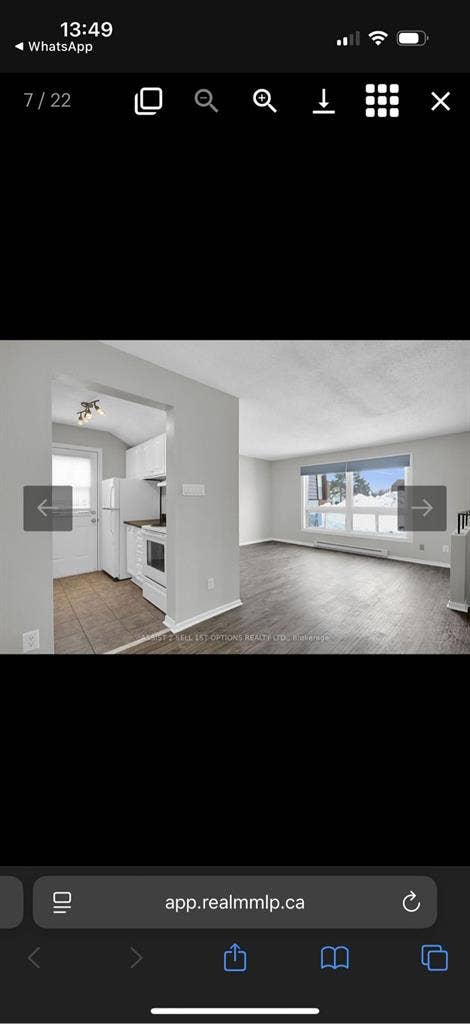 Looking for 2 roommates girls