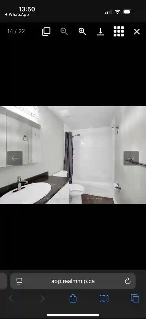 Looking for 2 roommates girls