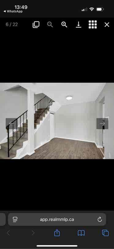 Looking for 2 roommates girls
