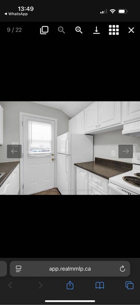 Looking for 2 roommates girls