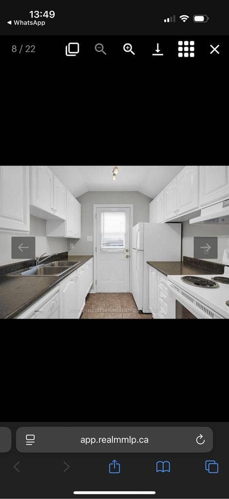 Looking for 2 roommates girls