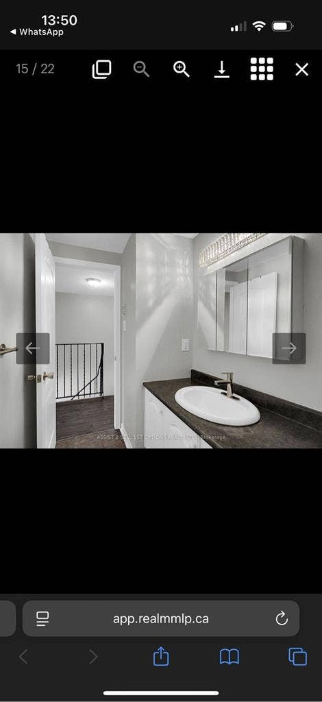 Looking for 2 roommates girls