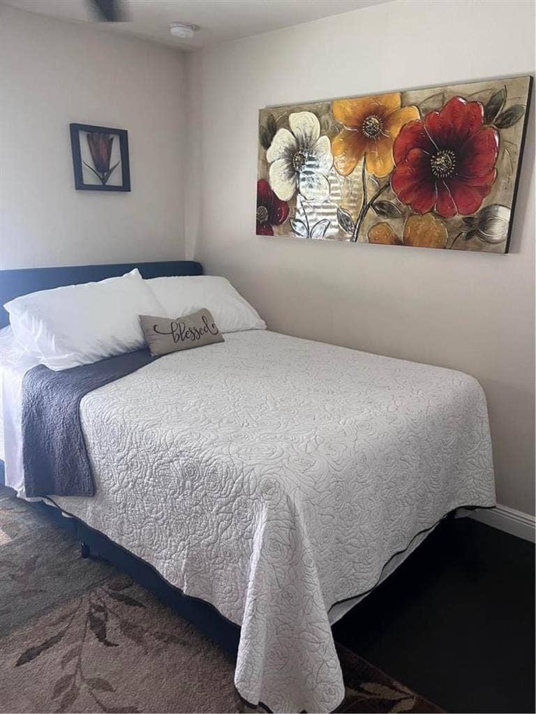 1 clean and modern furnished room