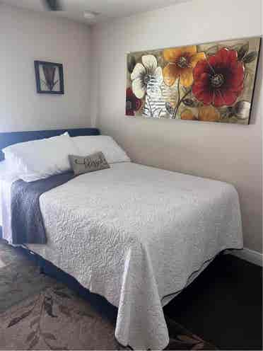 1 clean and modern furnished room