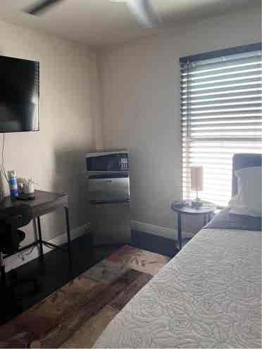 1 clean and modern furnished room