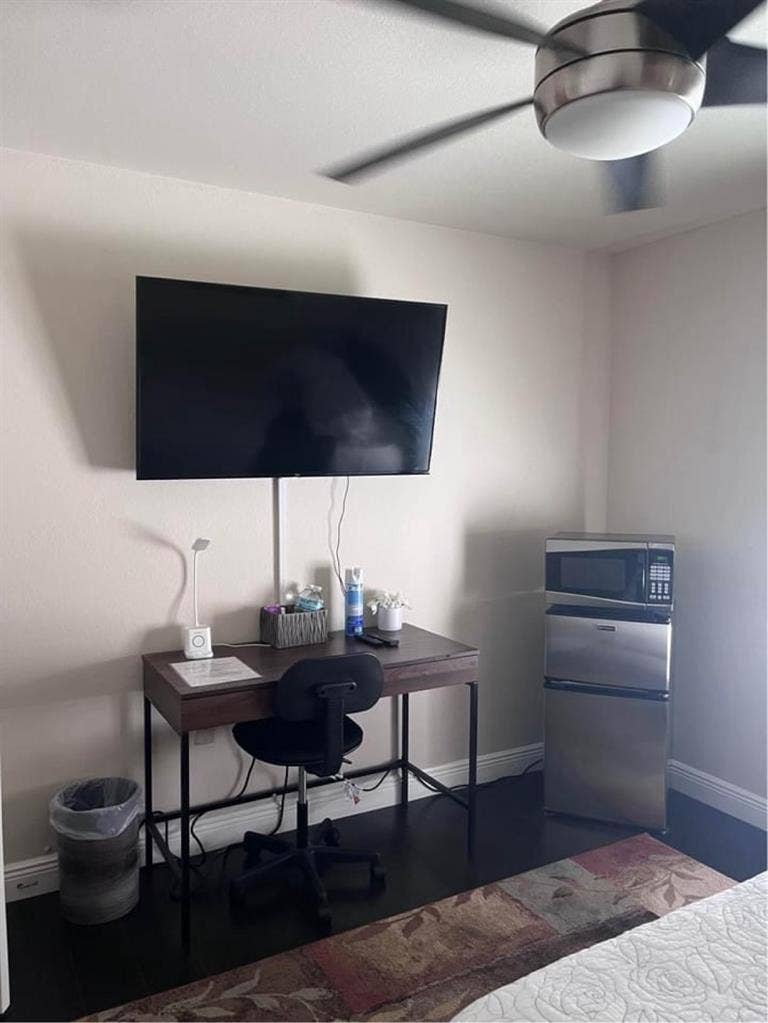 1 clean and modern furnished room