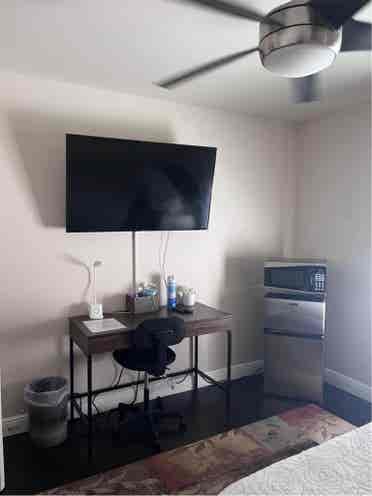 1 clean and modern furnished room