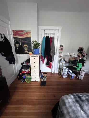 🏡 Room in 3BR on Belknap