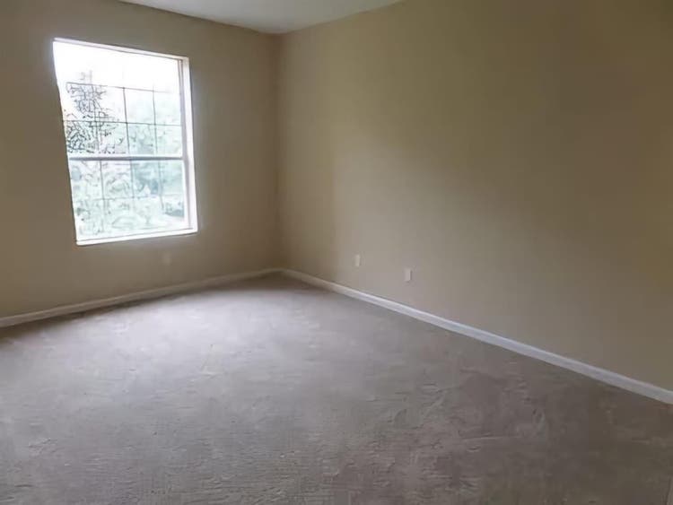 Renting Master Bedroom in Metrowest