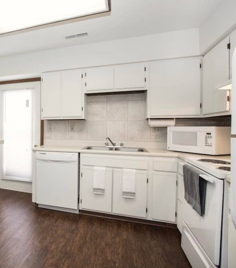 🌟FEMALE ROOMMATE WANTED-Sublease!✨