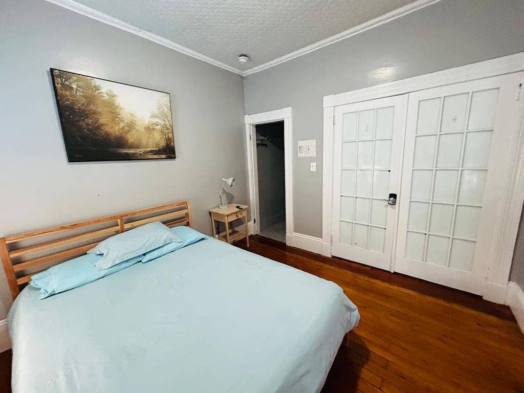 Spacious room in Federal Hill