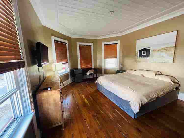 Spacious room in Federal Hill