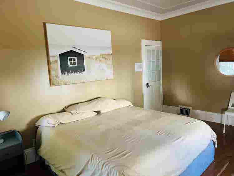 Spacious room in Federal Hill