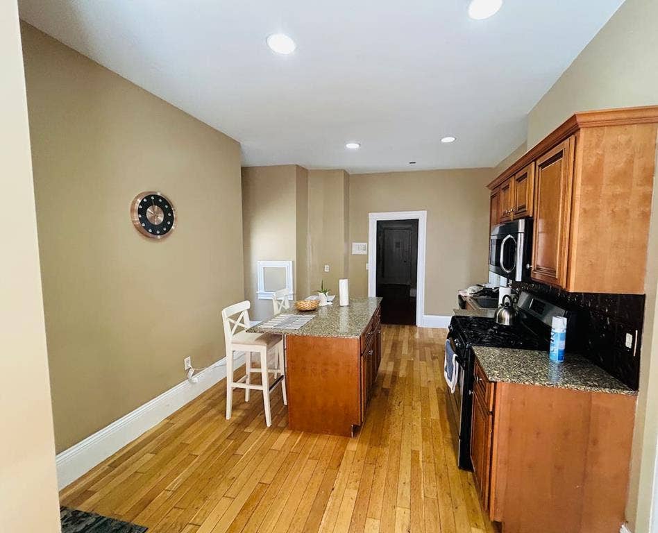 Spacious room in Federal Hill