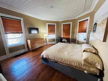 Spacious room in Federal Hill
