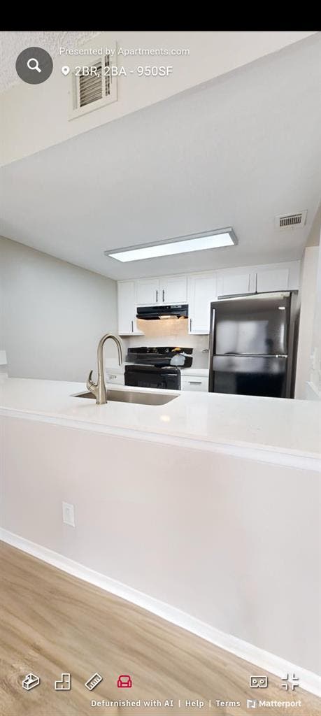 LOOKING FOR ROOMMATE