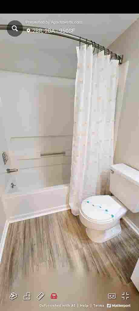 LOOKING FOR ROOMMATE