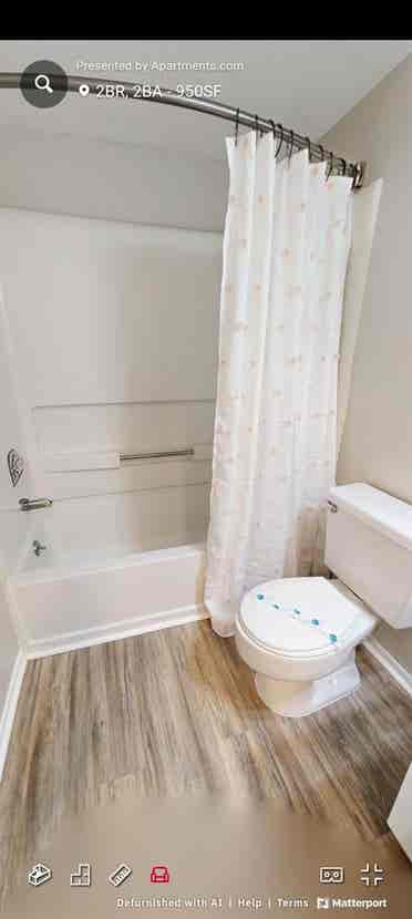 LOOKING FOR ROOMMATE