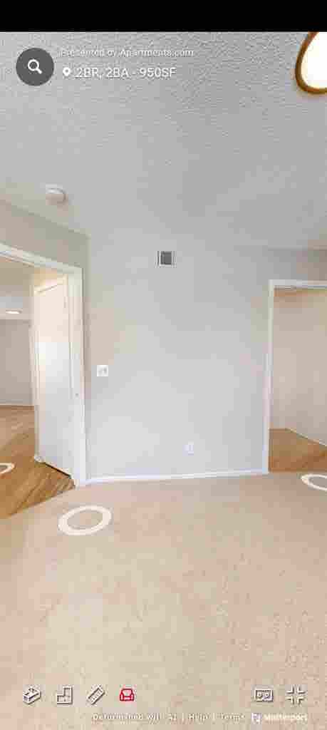 LOOKING FOR ROOMMATE