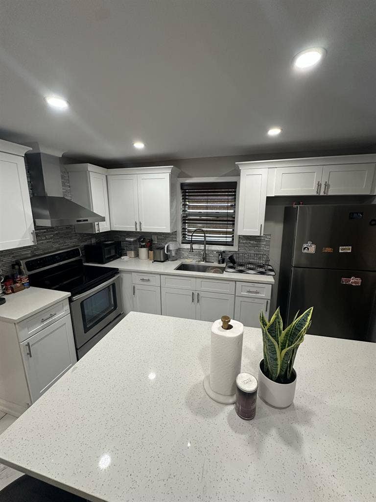 Fully furnished bth, westend!