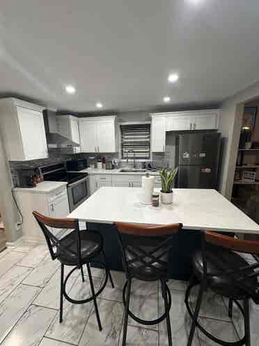 Fully furnished bth, westend!