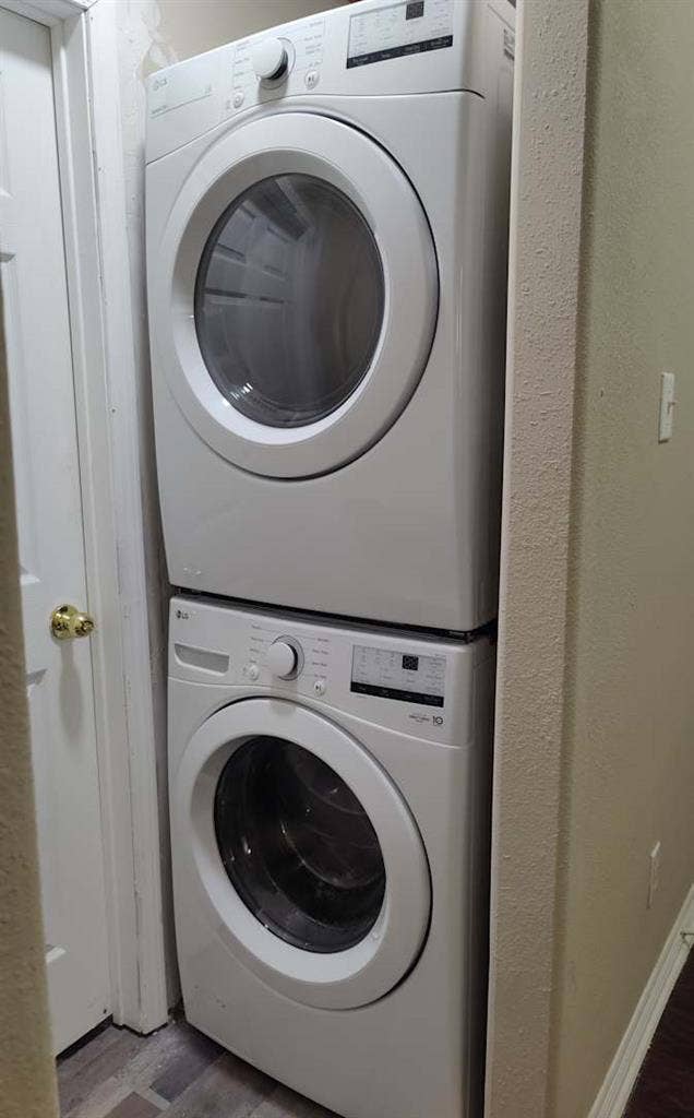 En-suite w/ mini kitchen