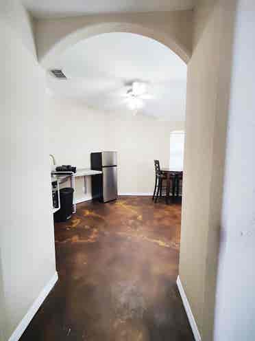 En-suite w/ mini kitchen