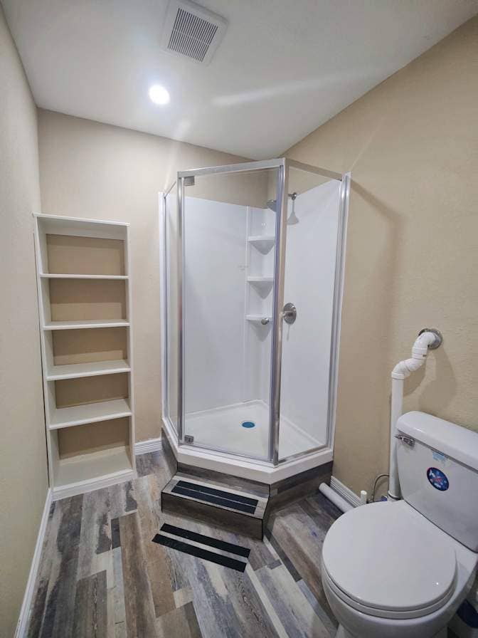 En-suite w/ mini kitchen