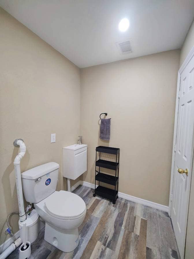 En-suite w/ mini kitchen