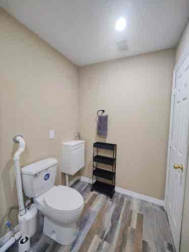En-suite w/ mini kitchen
