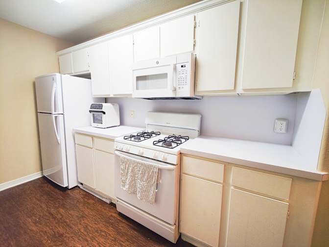 Ensuite - ALL BILLS PAID!
