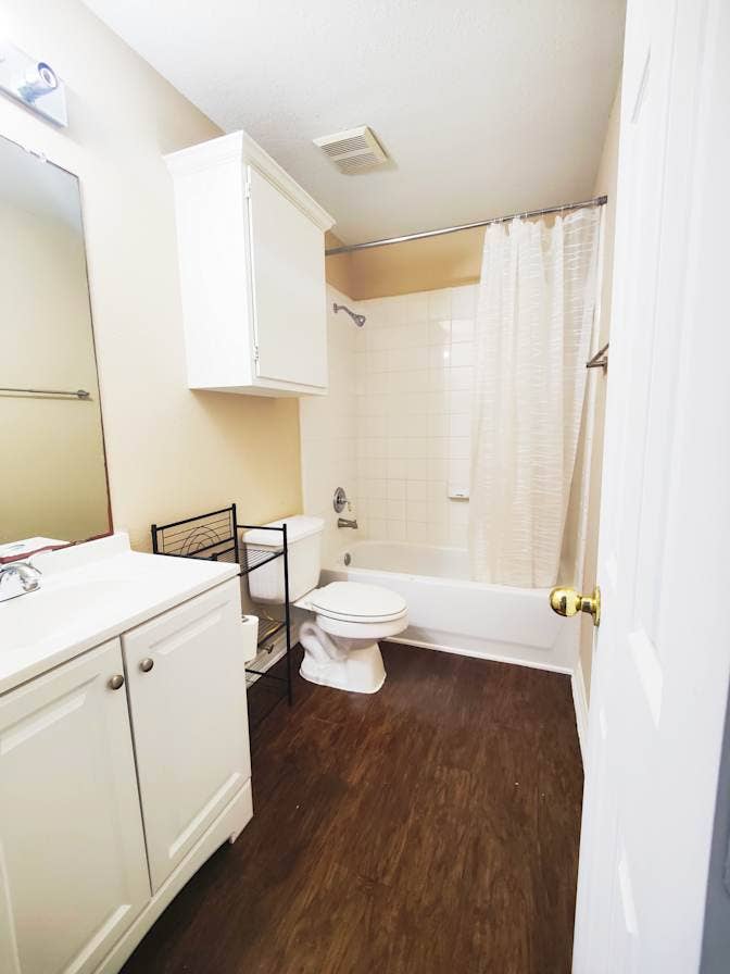 Ensuite - ALL BILLS PAID!