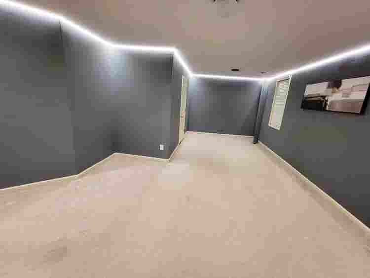 Private Basement, Kitchen & Laundry