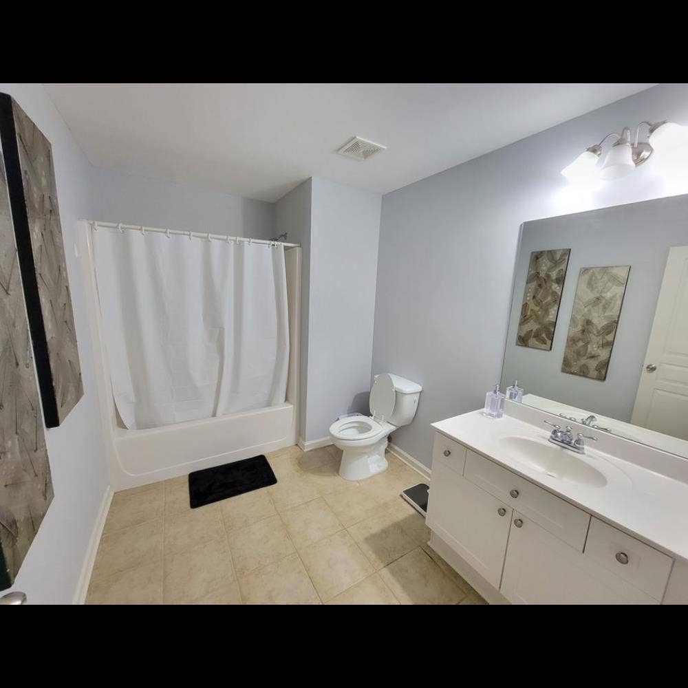 Private Basement, Kitchen & Laundry