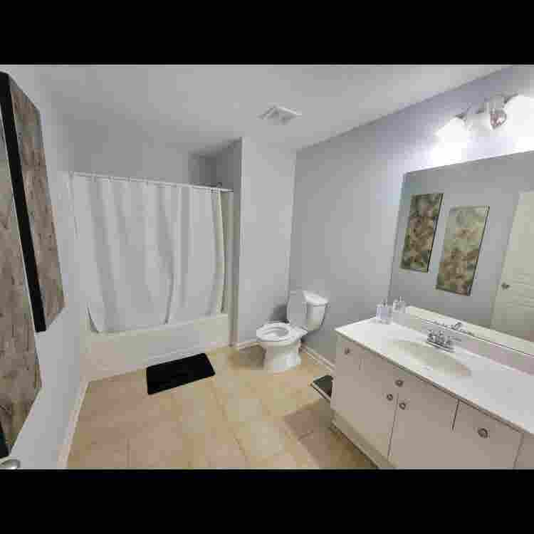 Private Basement, Kitchen & Laundry