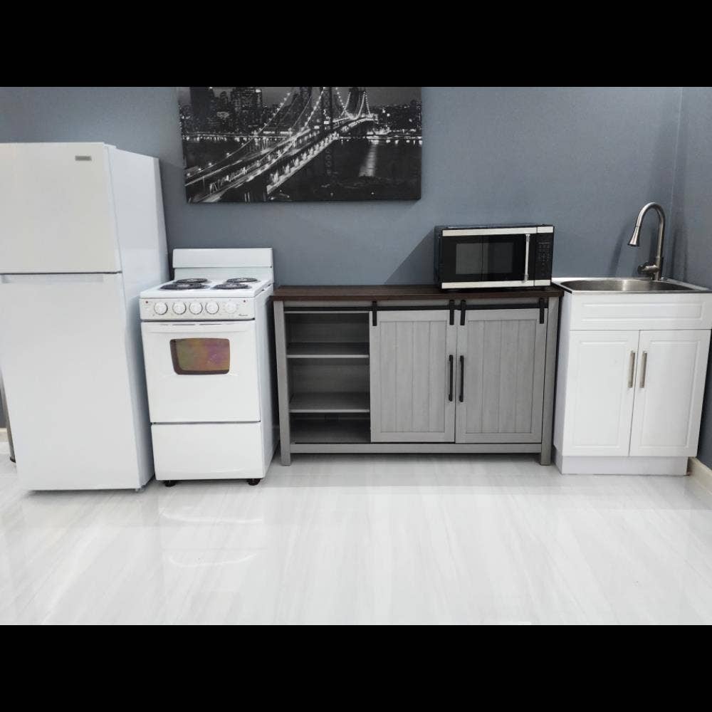Private Basement, Kitchen & Laundry