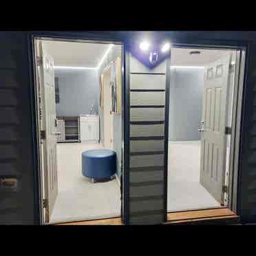 Private Basement, Kitchen & Laundry