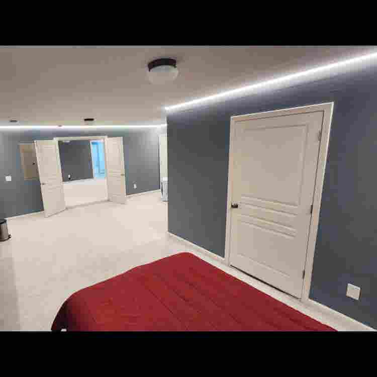 Private Basement, Kitchen & Laundry