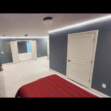 Private Basement, Kitchen & Laundry