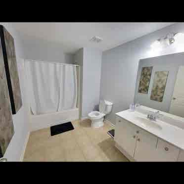 Private Basement, Kitchen & Laundry