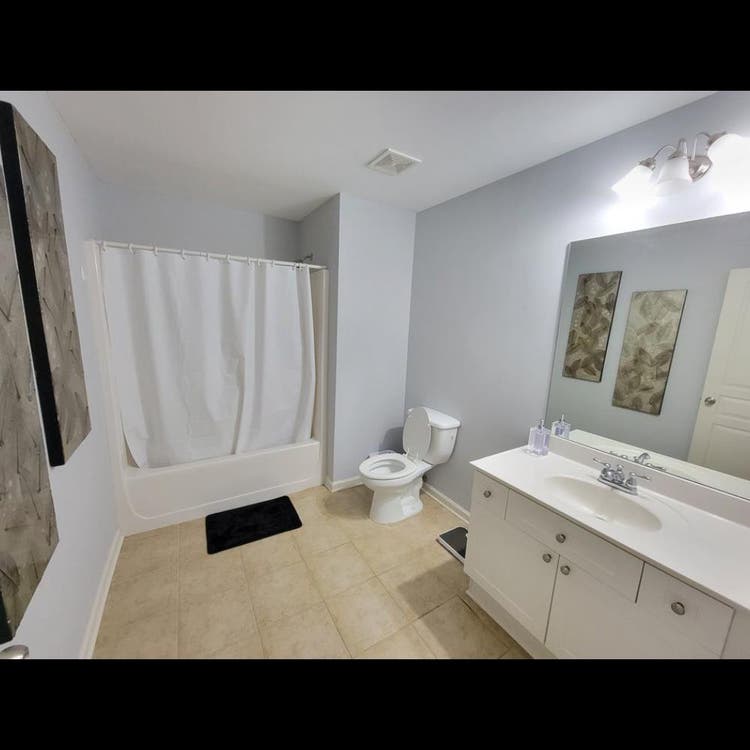 Private Basement, Kitchen & Laundry
