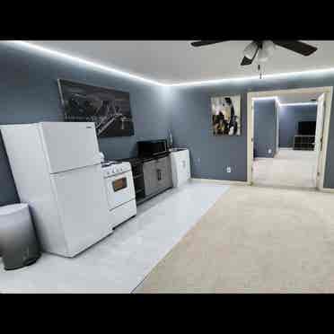 Private Basement, Kitchen & Laundry