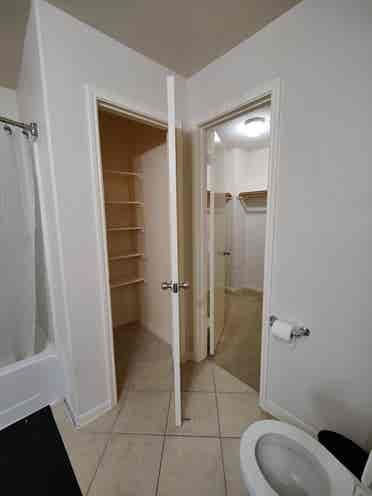 Ensuite - ALL Bills Paid!
