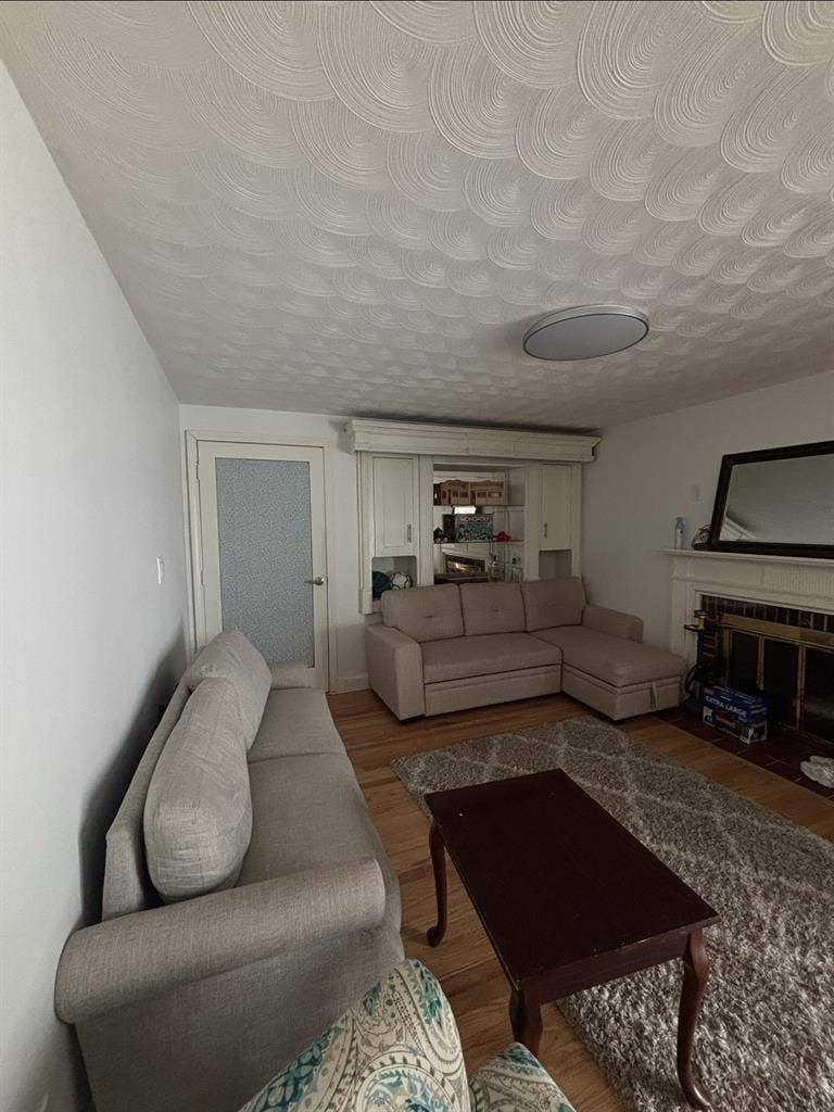 Big room for 2 girl or couple