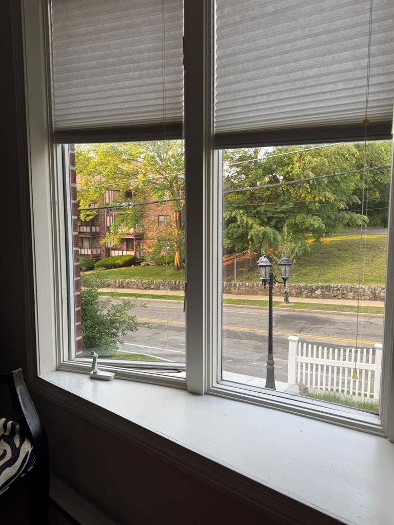 Big room for 2 girl or single mom
