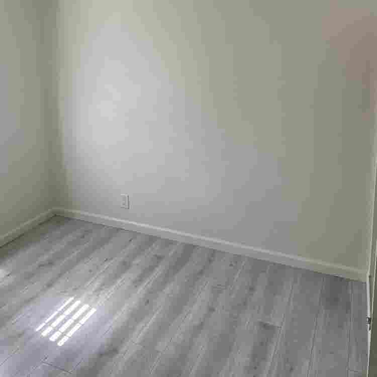 1 bdrm in a 3bdrm house available