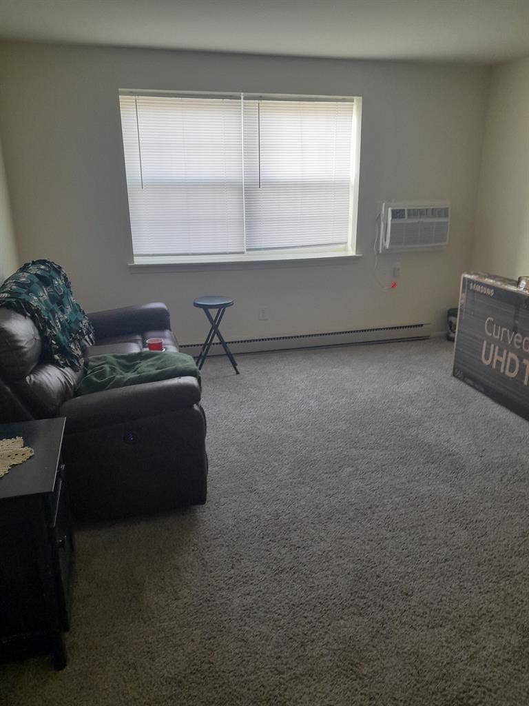 Roommate at Hatfield Village