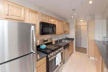 Looking for Roommate