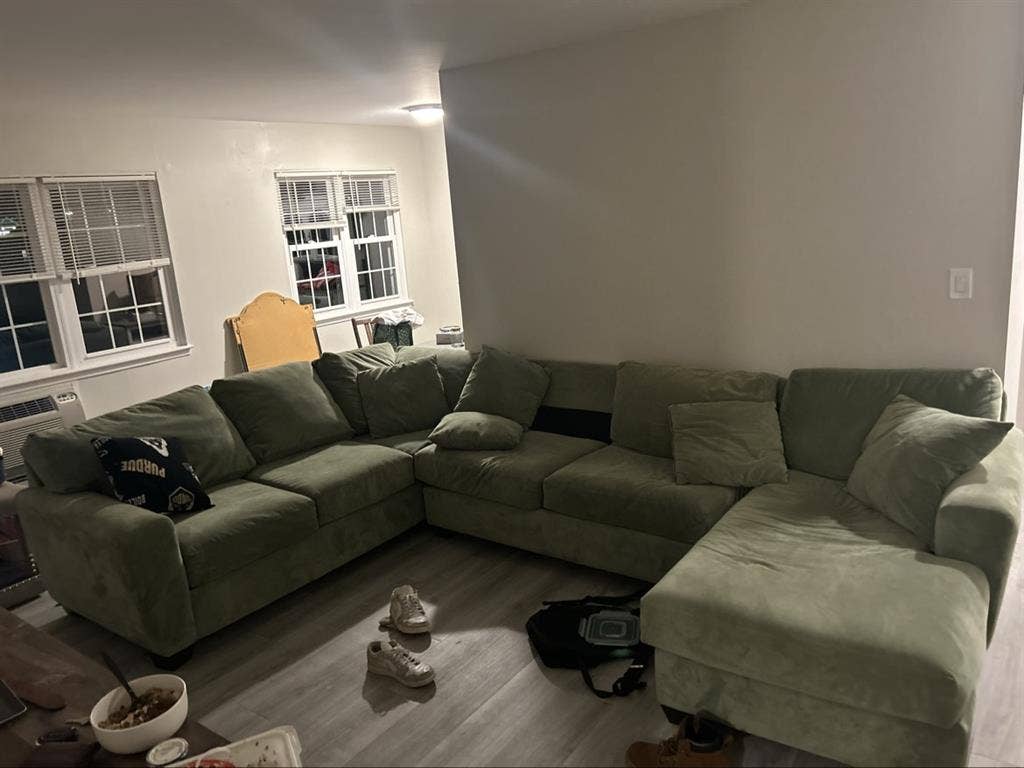 Looking for Roommate